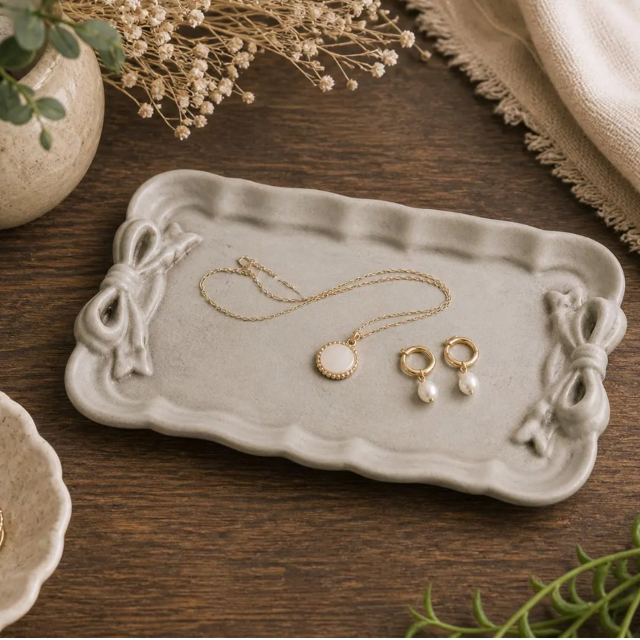 Vintage-Inspired Concrete Bow Tray